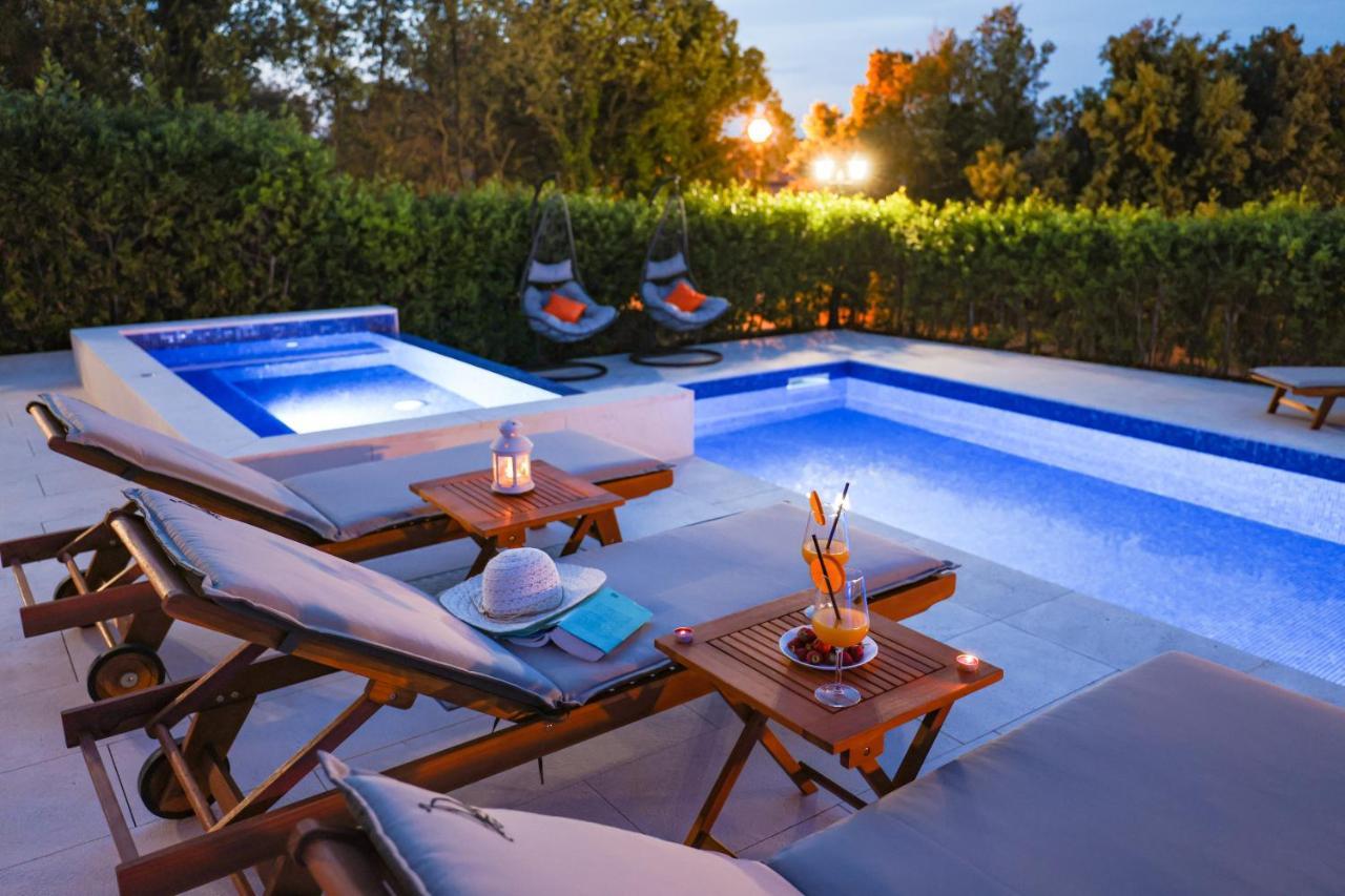 Villa Pino With Pool, Sauna & Jacuzzi Petrčane Exterior foto