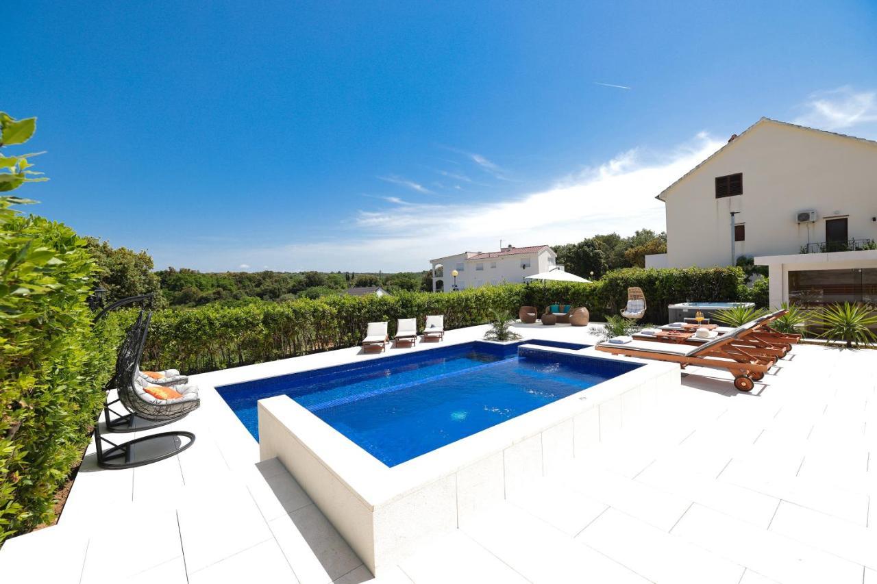 Villa Pino With Pool, Sauna & Jacuzzi Petrčane Exterior foto
